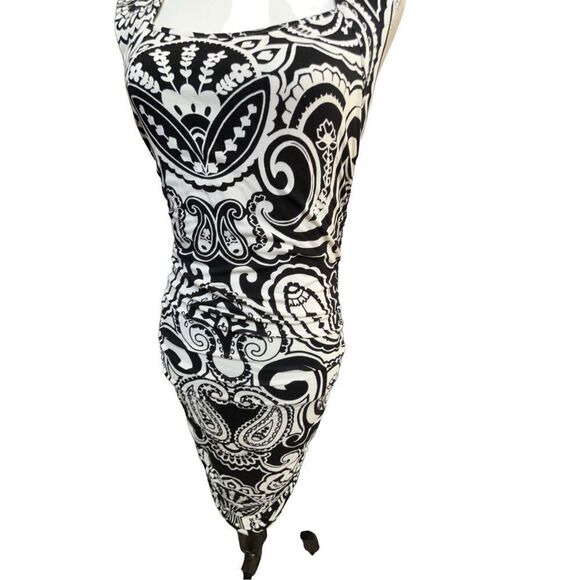 International concepts white  and black body con dress with keyhole  Size 10 - Picture 2 of 14